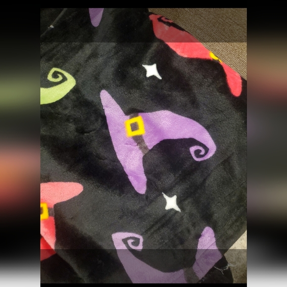 Fun Halloween Witch Hat Blanket-NWT - Picture 2 of 4